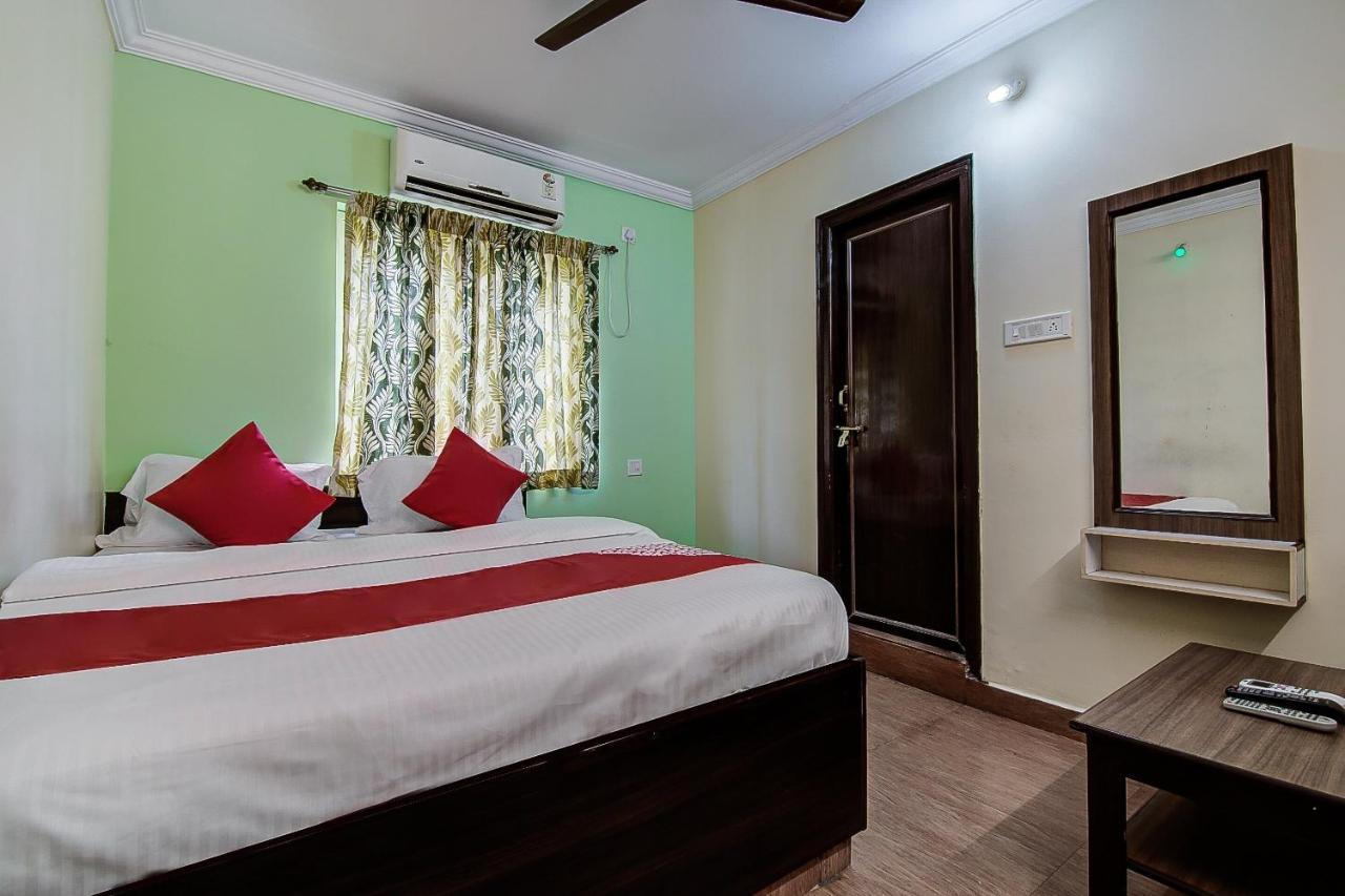 Oyo Lalitha Delight Hotel Визакхапатнам Екстериор снимка