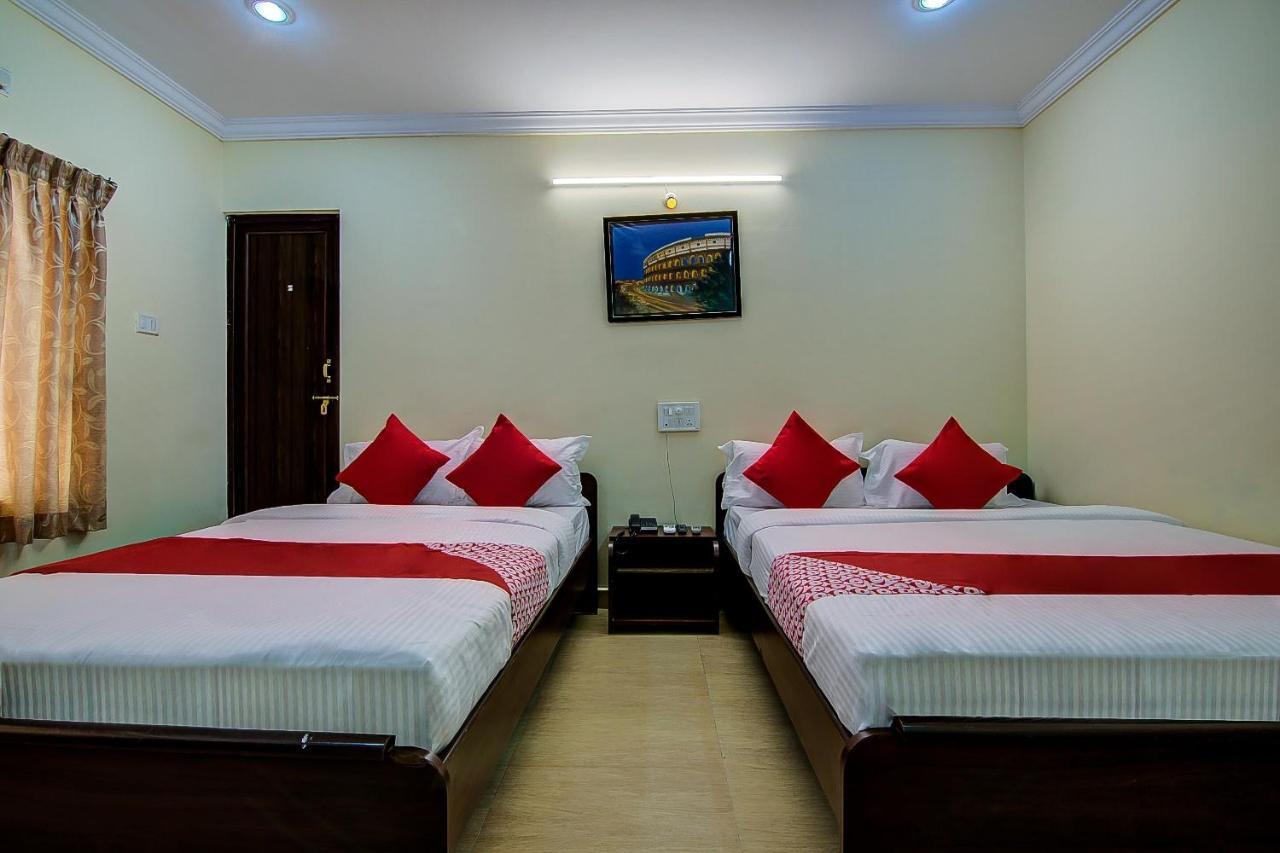 Oyo Lalitha Delight Hotel Визакхапатнам Екстериор снимка