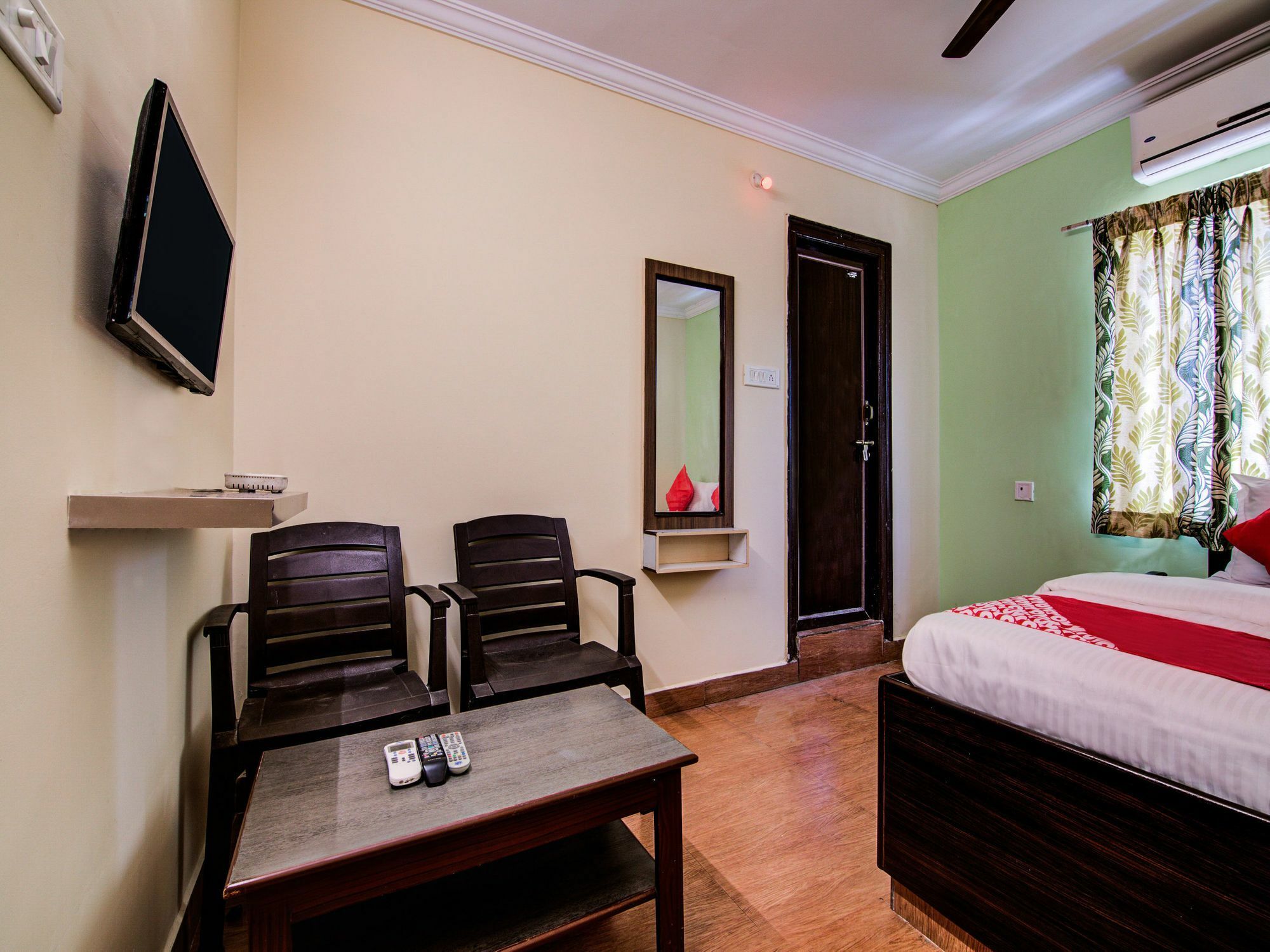 Oyo Lalitha Delight Hotel Визакхапатнам Екстериор снимка